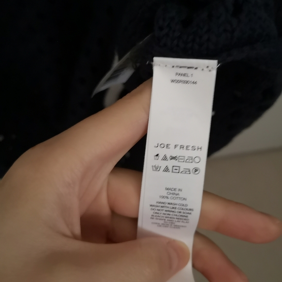 Navy knit sweater with red and white accents - Picture 5 of 5